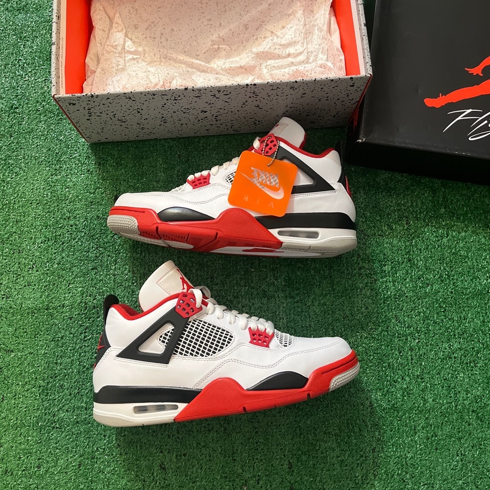 Jordan 4 Fire red